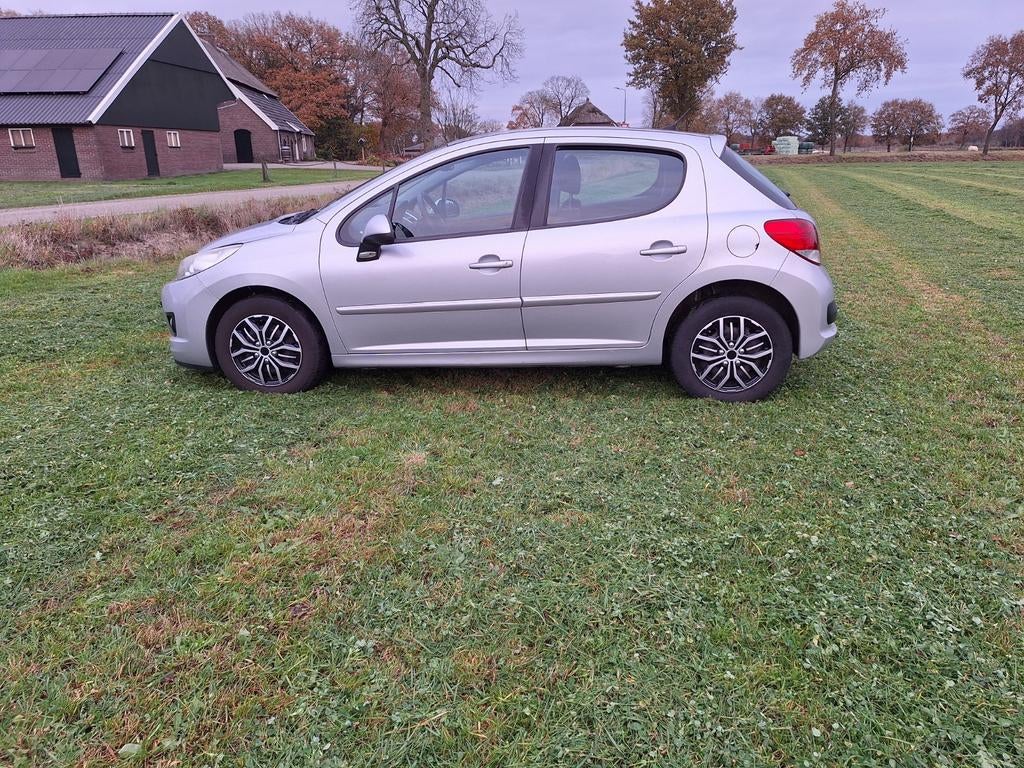 Peugeot 207 1.4 VTI 16V 5DRS 2010 Grijs apk tot 10.05.2027, Auto's, Peugeot, Bedrijf, Bluetooth, Boordcomputer, Elektrische ramen