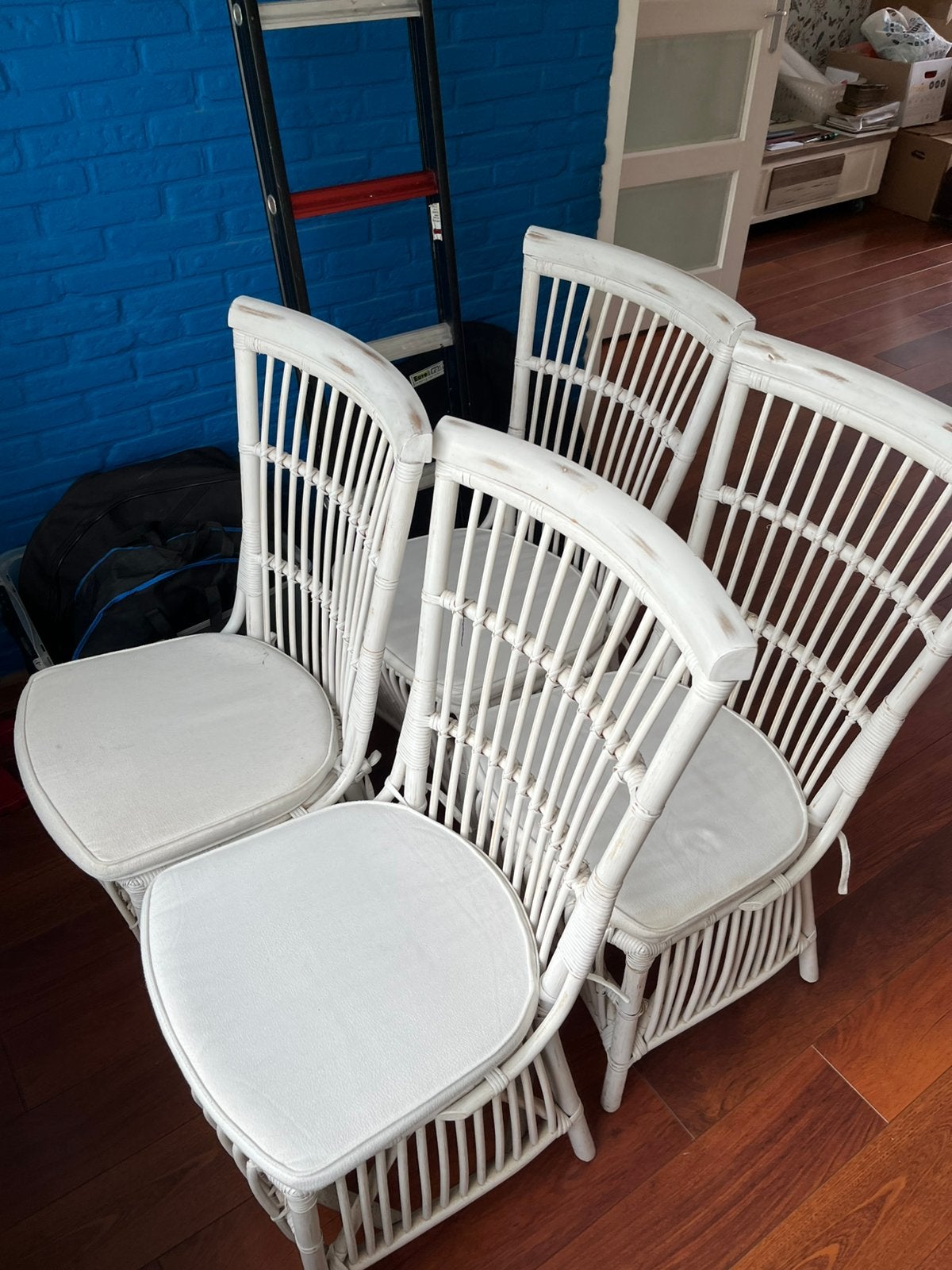 4 stoelen rotan gratis af te halen vandaag voor 12.30 uur, Huis en Inrichting, Stoelen, Ophalen, Gebruikt, Bruin, Twee