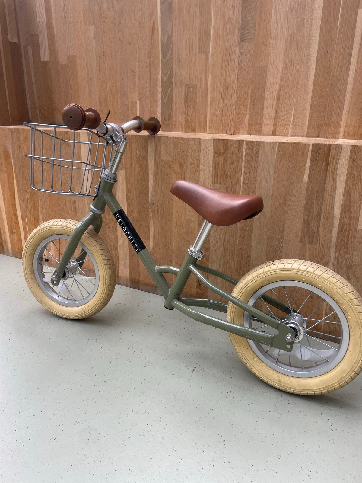Veloretti loopfiets met mandje 12 inch