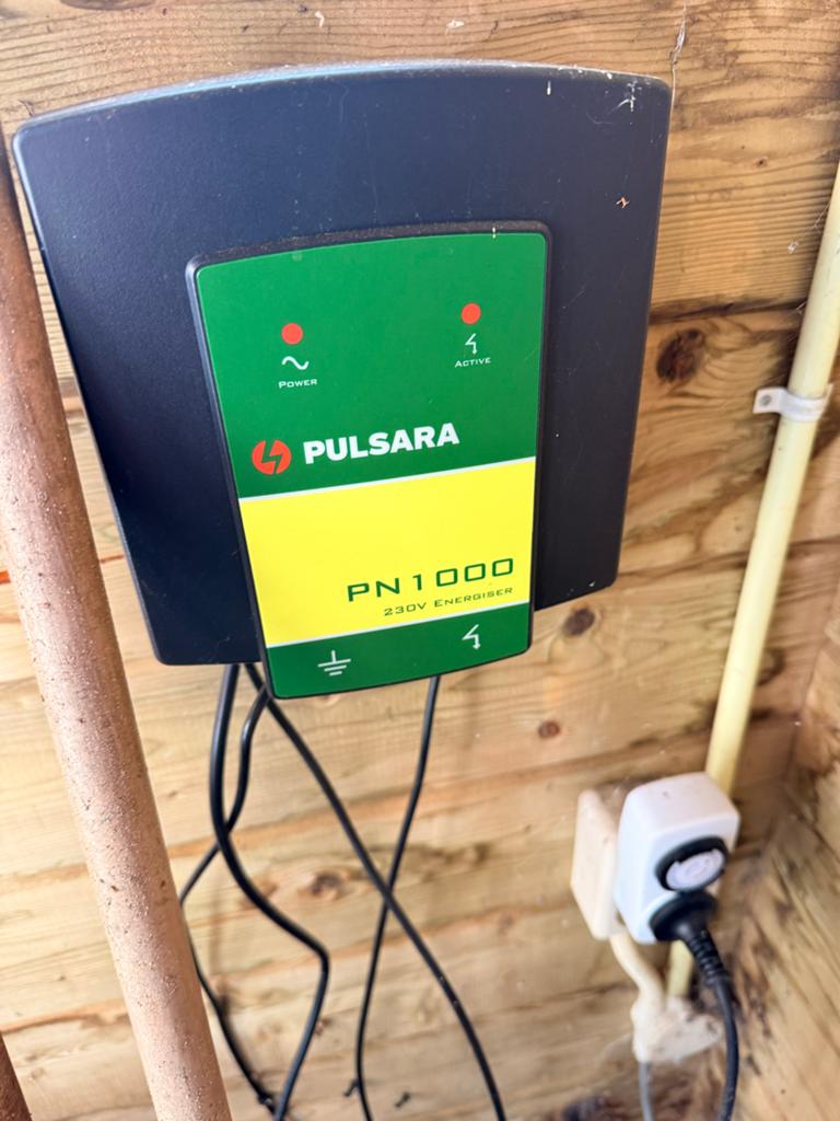 Pulsara PN1000 schrikdraadapparaat met isolatoren, Ophalen, Gebruikt, Kunststof, Overige typen