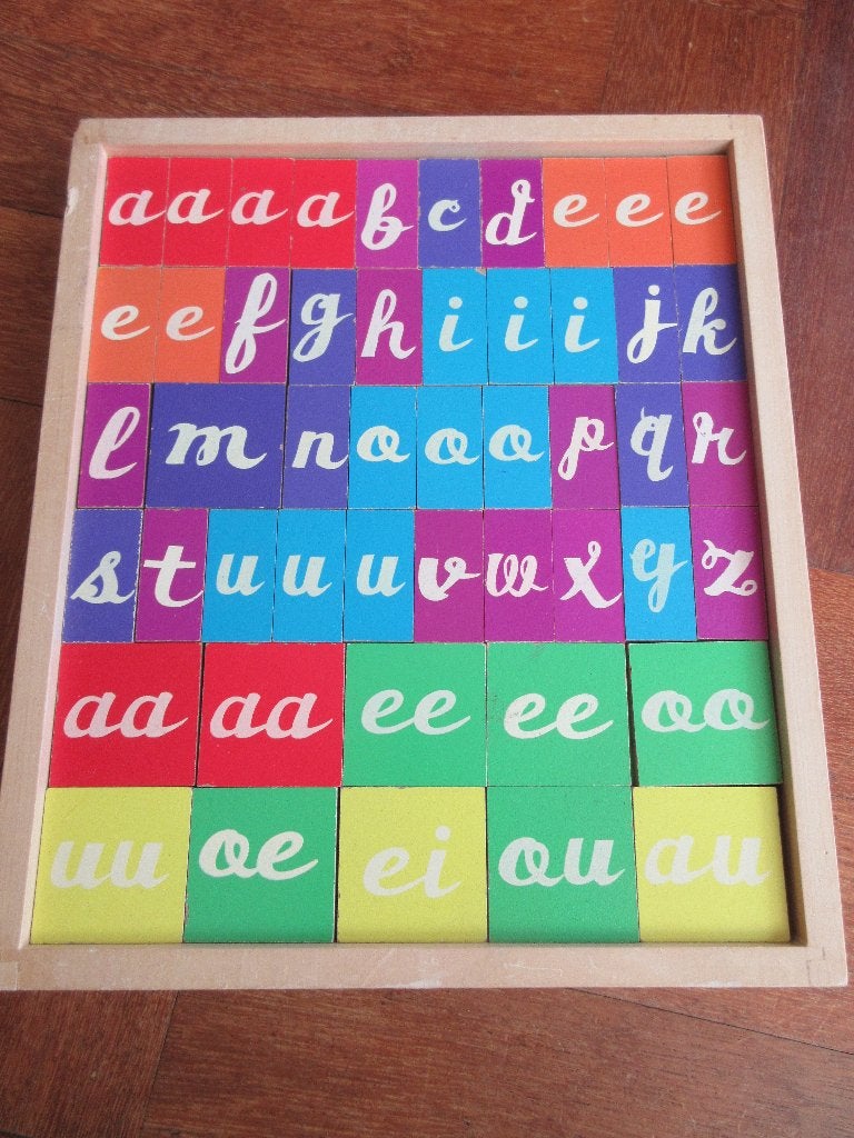 Grote letterdoos met (schrijf) letters, Ophalen of Verzenden, Gebruikt, Taal en Lezen