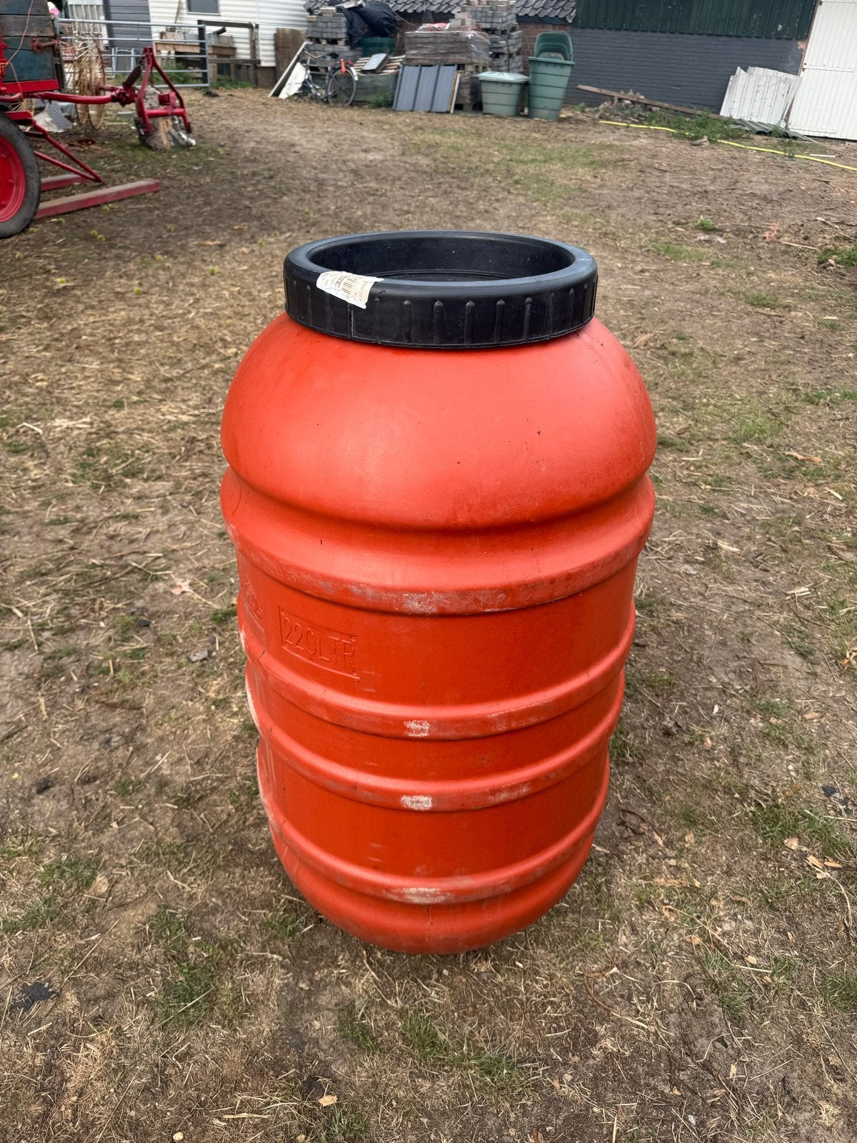 Regenton 220 liter - Oranje kunststof, Ophalen, Kunststof, Gebruikt, Met kraantje