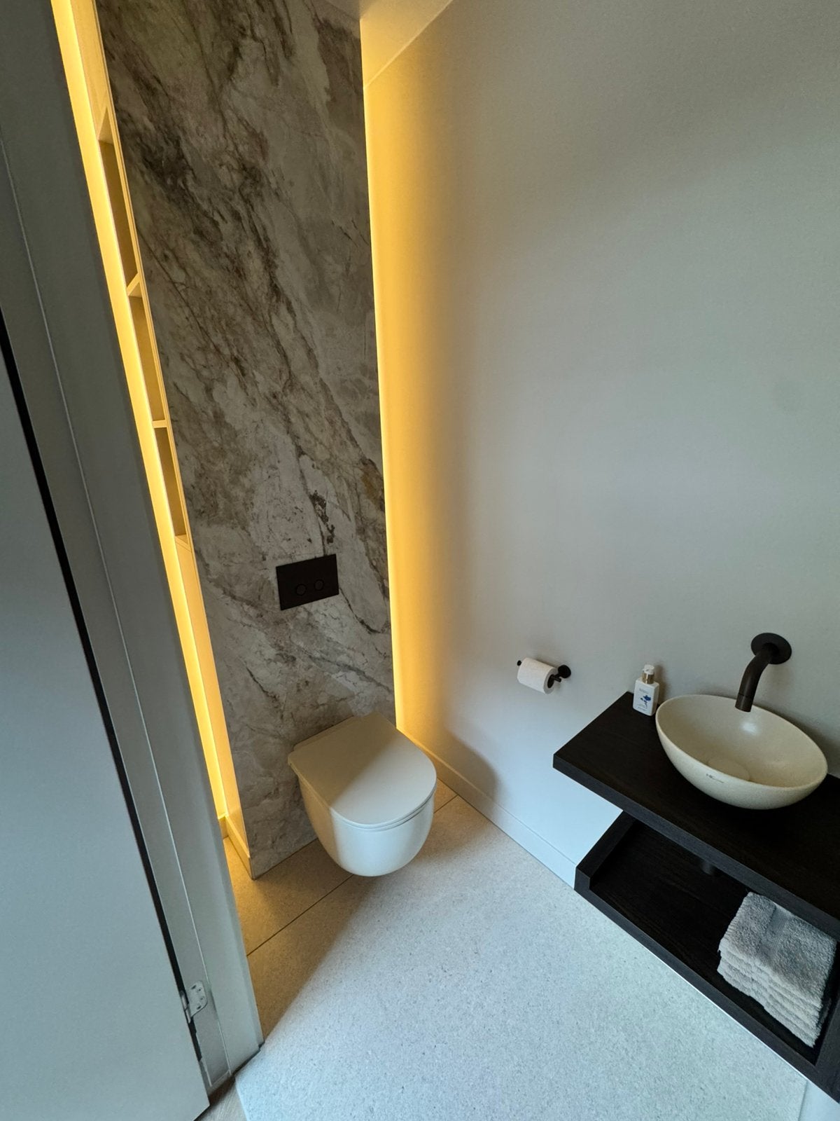 Randloos hang toilet van het merk Nic Design kleur Vaniglia