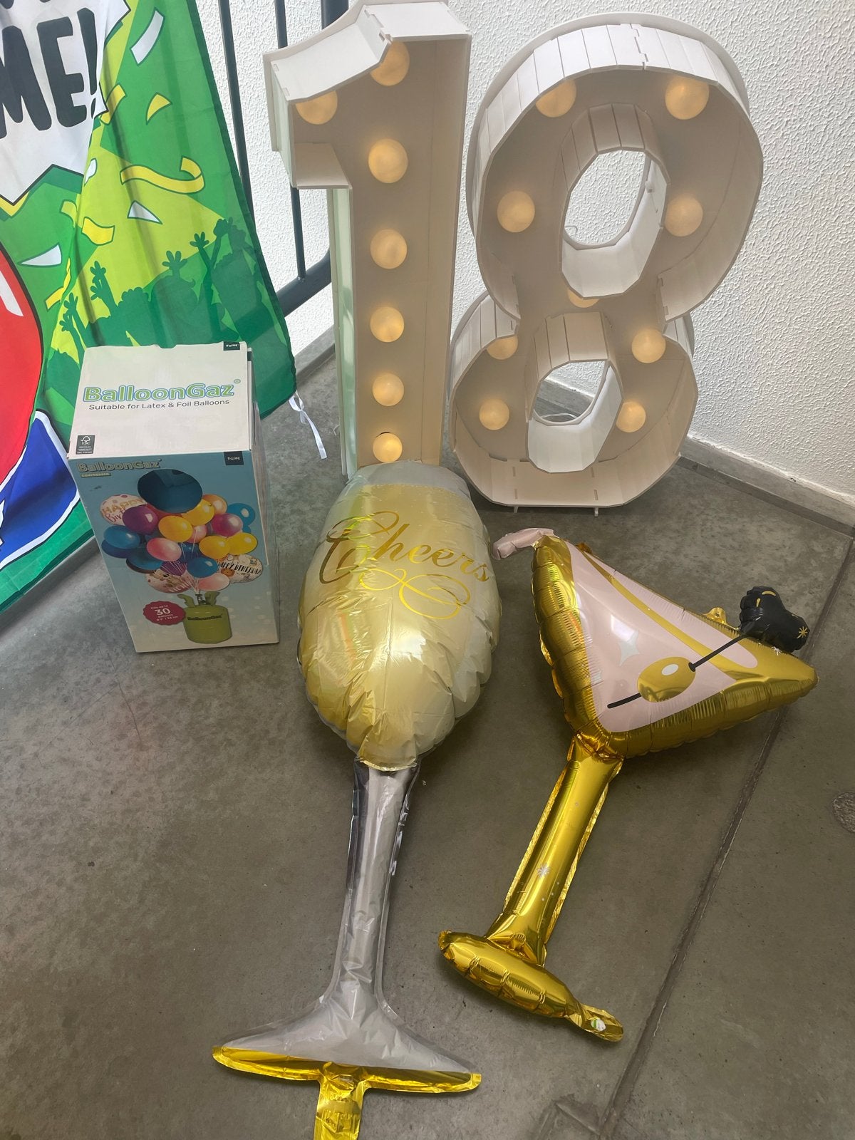 Foto 2 van Vandaag ophalen! Verjaardag / Feest pakket 18e verjaardag