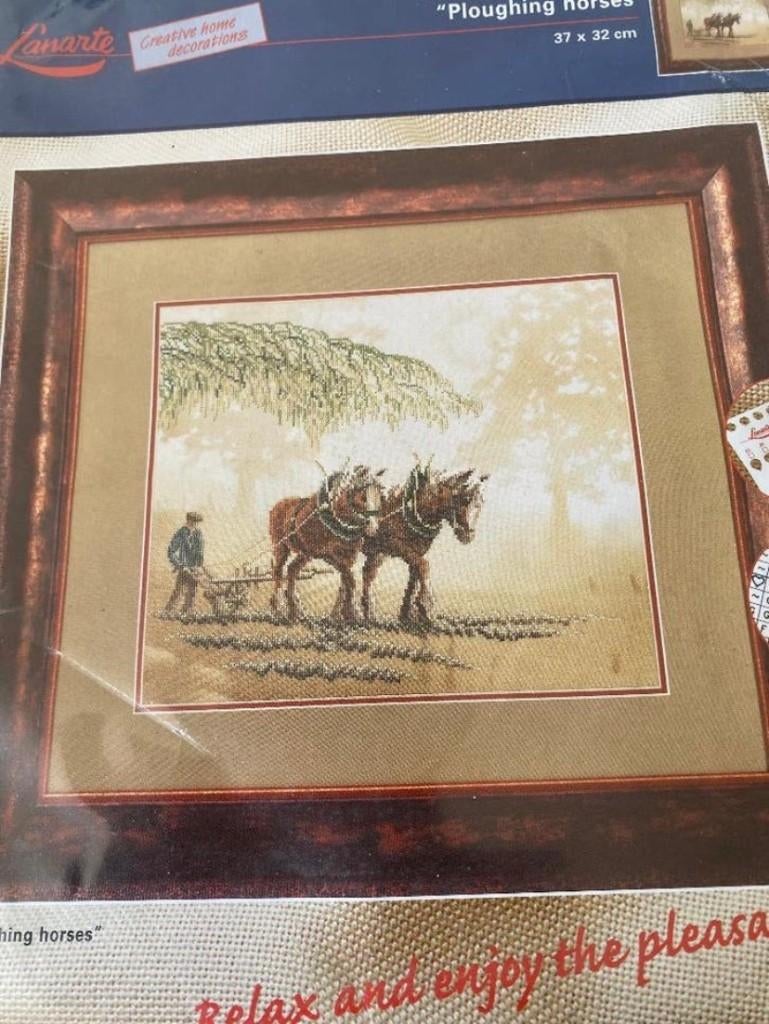 BORDUURPAKKET LANARTE PLOUGHING HORSES ZELDZAAM, Verzenden, Nieuw, Handborduren, Borduurpakket