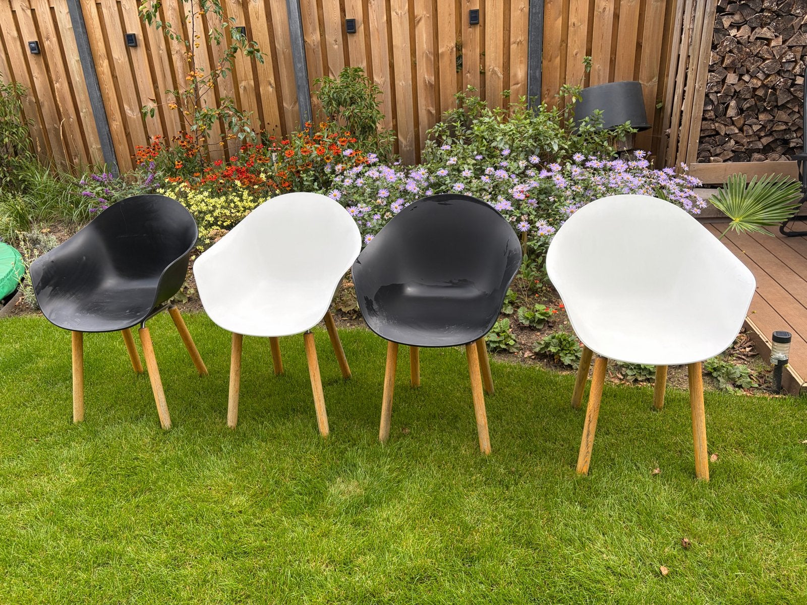 Set van 4 tuinstoelen (2 zwart, 2 wit), Tuin en Terras, Tuinstoelen, Ophalen, Gebruikt, Kunststof