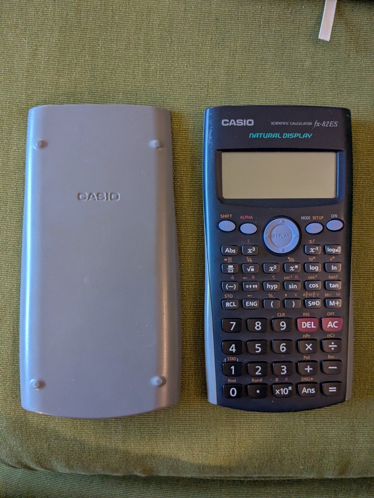 Casio fx-82ES - scientific calculator natural display, Ophalen of Verzenden, Zo goed als nieuw