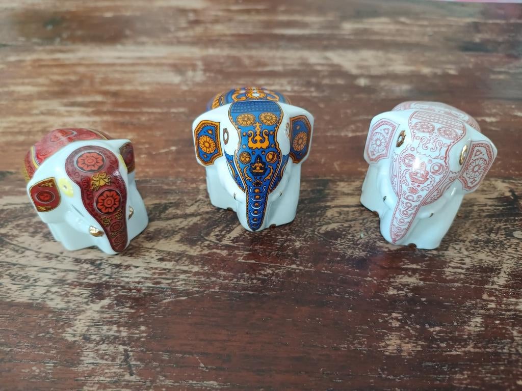 3 Porseleinen Olifantjes uit Sri Lanka, Antiek en Kunst, Antiek | Porselein, Ophalen of Verzenden