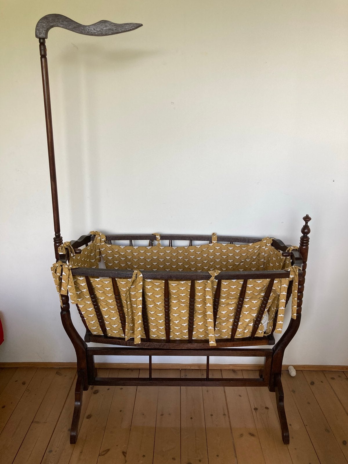 Antieke Wieg (Louis XIII) met Hemelstok en Nieuwe Bekleding, Kinderen en Baby's, Babywiegjes en Ledikanten, Ophalen, Gebruikt