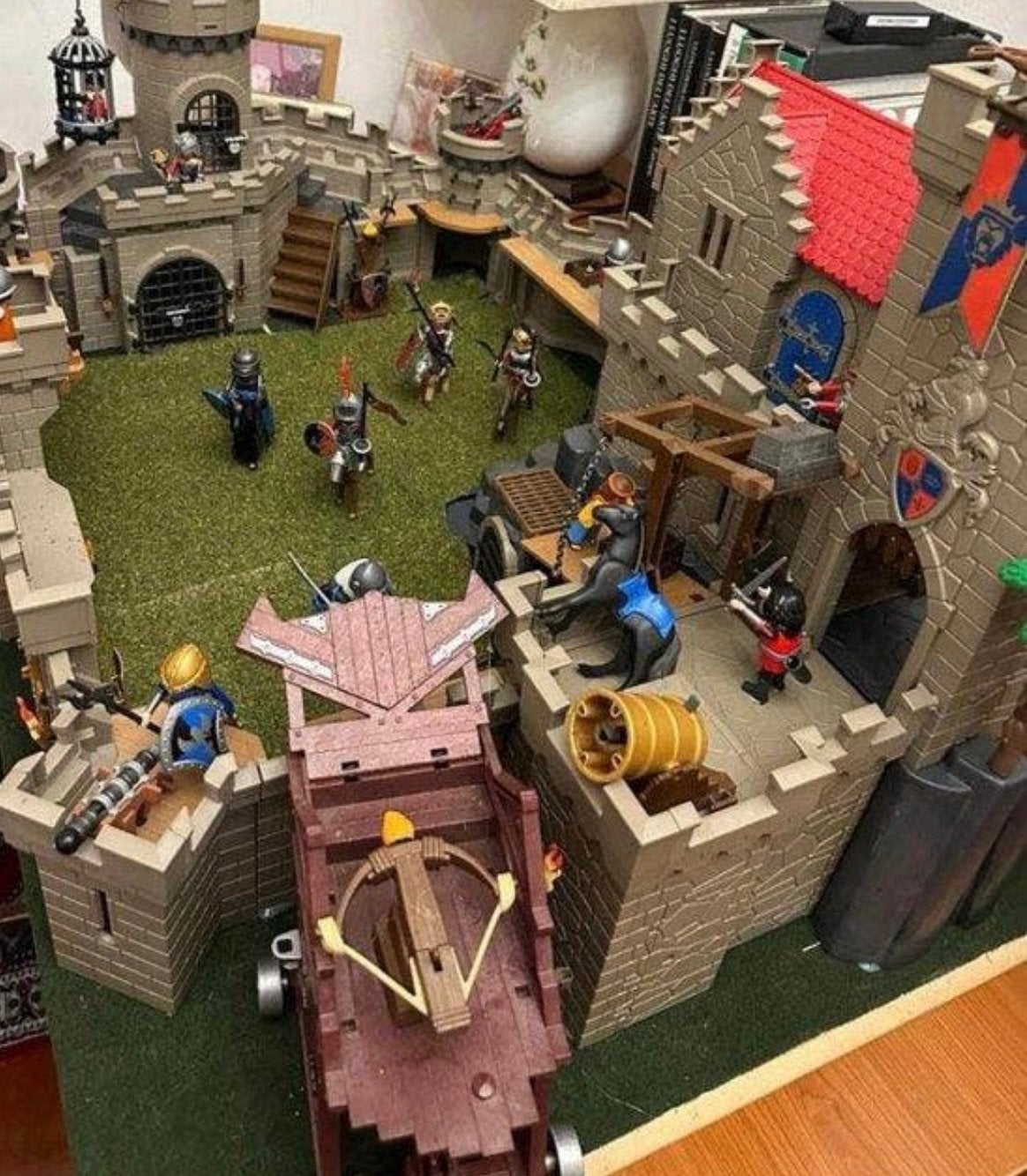 Groot Playmobil Ridderkasteel met ridders en accessoires, Kinderen en Baby's, Ophalen, Zo goed als nieuw
