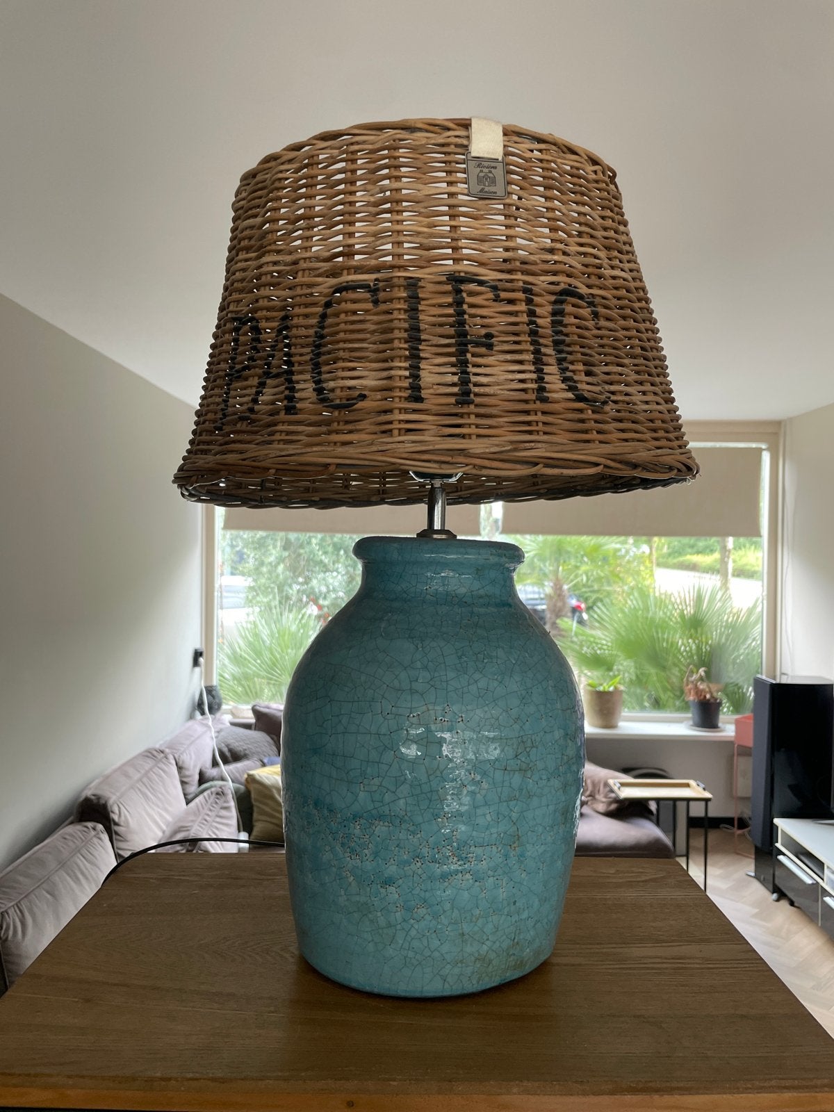 Riviera Maison tafellamp met rotan kap en turquoise voet, Bohemian, Overige merken, Natuurlijk materiaal, Meerkleurig