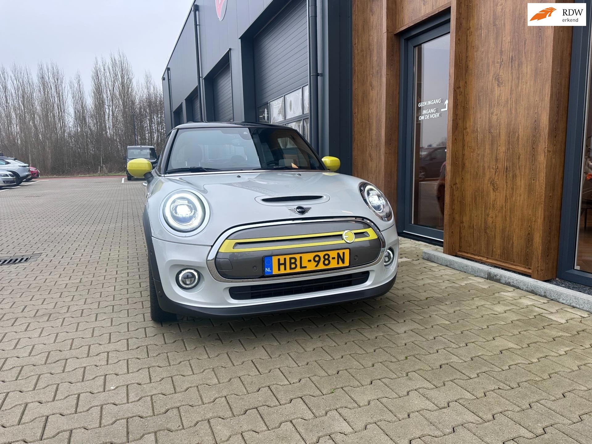 Mini Mini Electric Charged 33 kWh S Yours full opttion l cam, Dealer onderhouden, Gebruikt, 4 stoelen, Leder