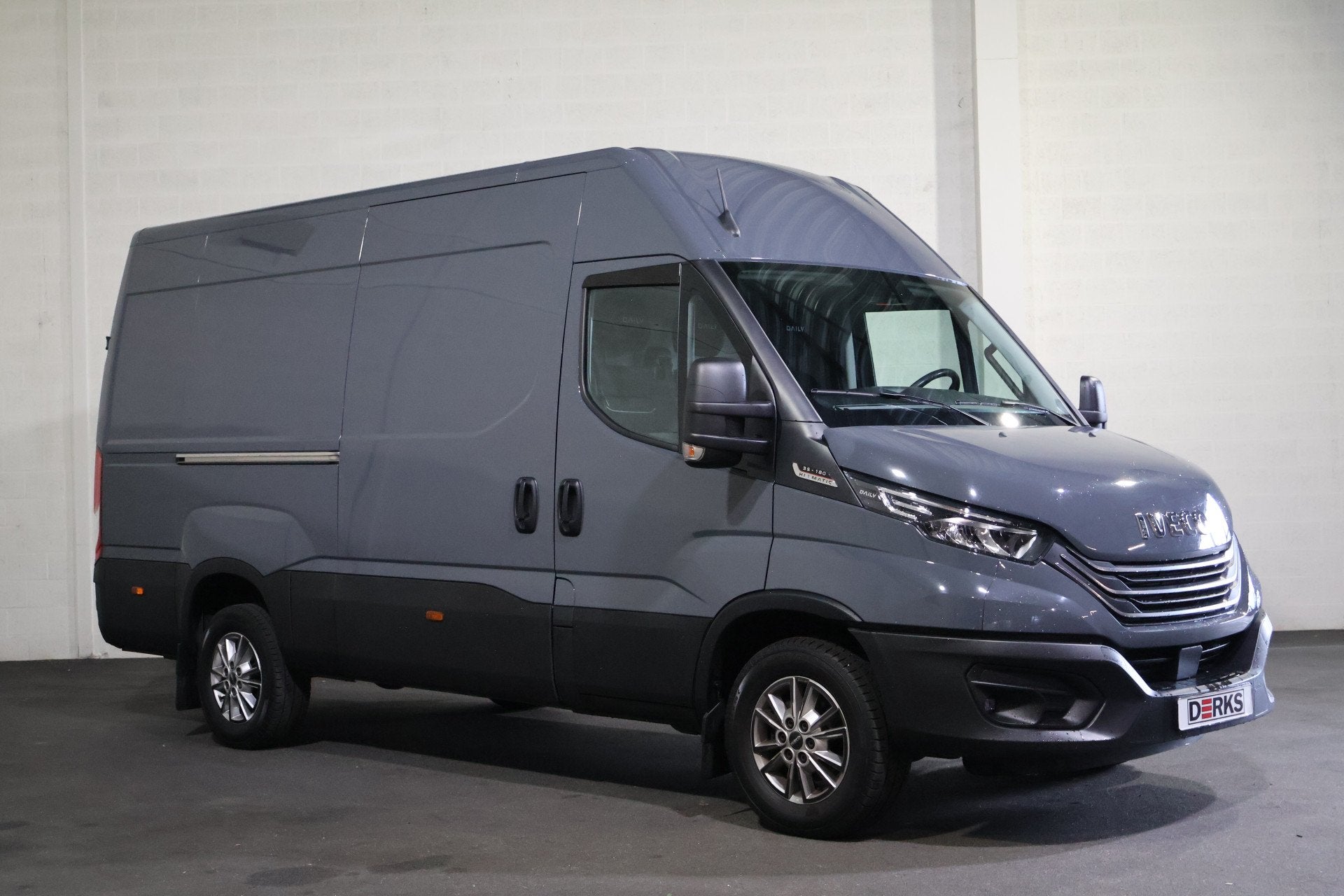 Foto 6 van Iveco Daily 35S18 L2 H2 Automaat Airco Navigatie 3.5T Trekha