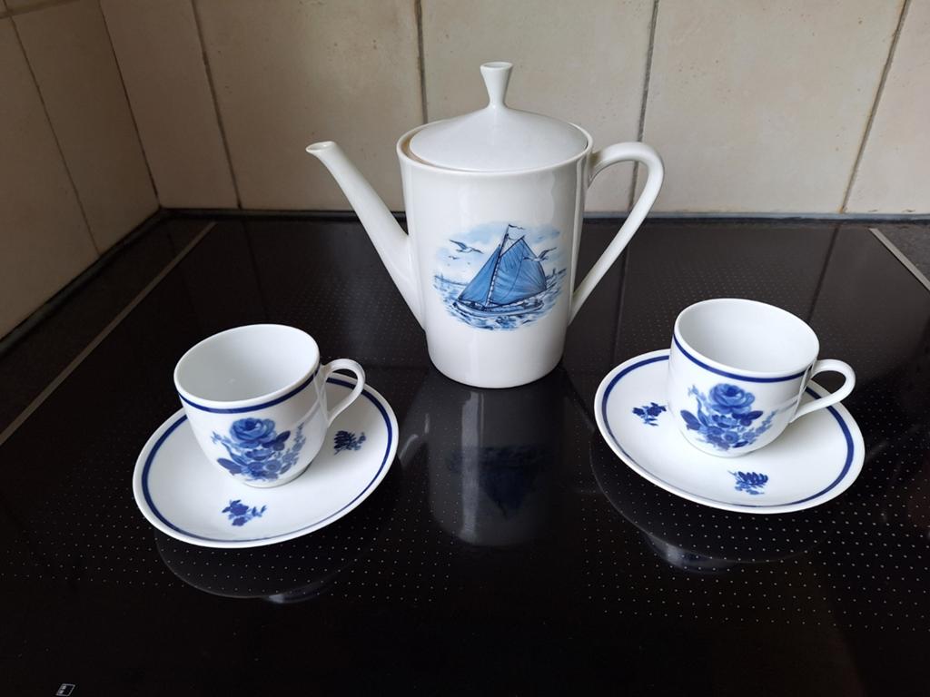 Vintage koffieservies met zeilboot en bloemmotief, Antiek en Kunst, Ophalen of Verzenden