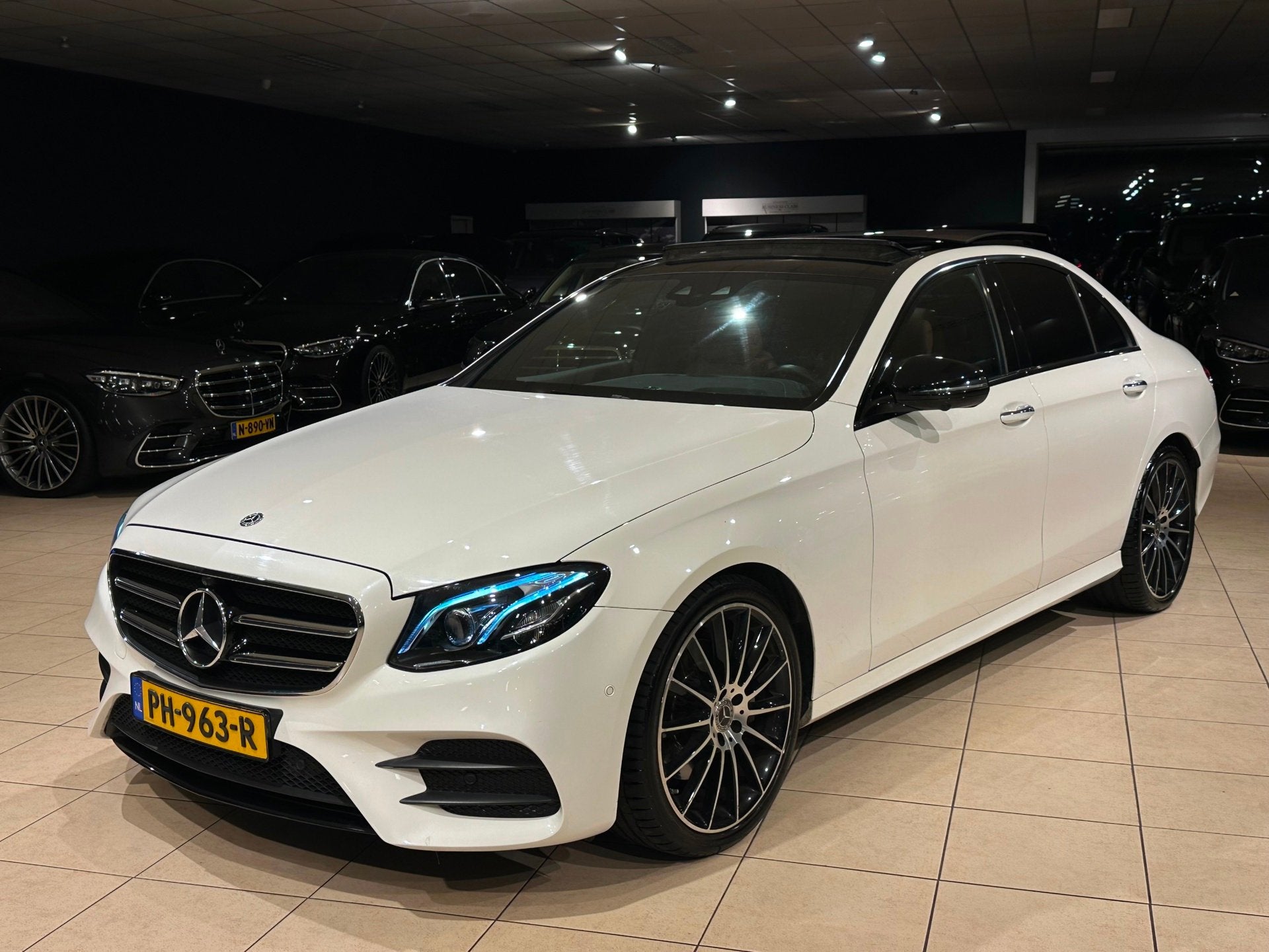 Mercedes-Benz E-klasse E 200 AMG NAP|PANO|MEMORY|BURMESTER|B, Auto's, Automaat, Dealer onderhouden, Gebruikt, Euro 6