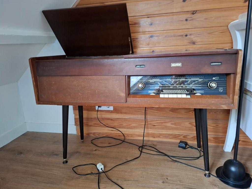 Vintage Lampen Radio met Platenspeler - Geluidsprobleem, Ophalen of Verzenden, Niet werkend, Platenspeler, Philips
