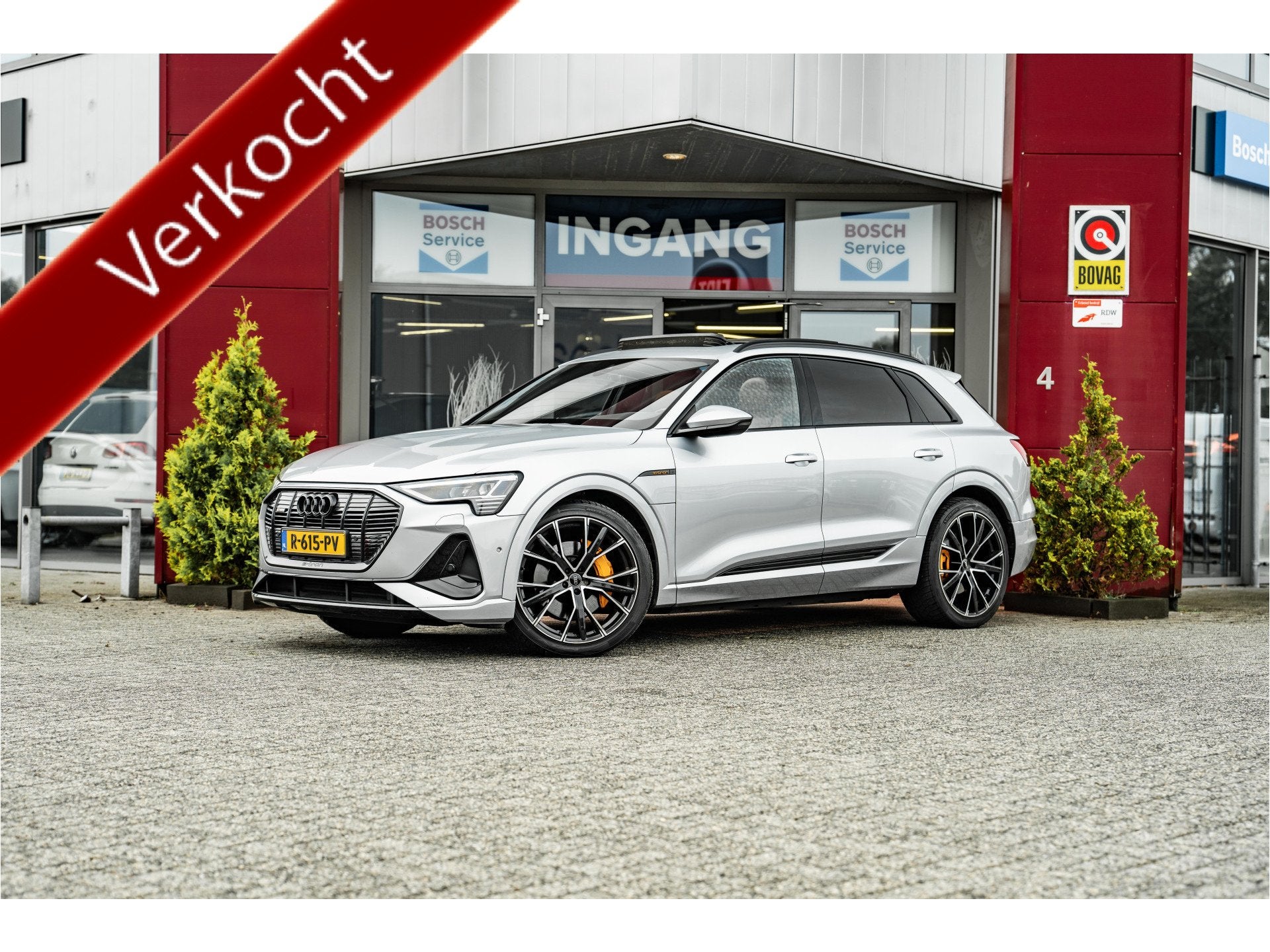 Audi e-tron 95kWh | 55 Quattro S Line binnen + buiten | SOH, Auto's, Automaat, 131 €/maand, 95 kWh, 365 km