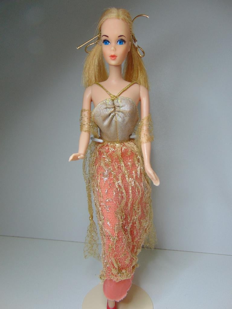 Mooie vintage Partytime Barbie in originele jurk, Ophalen of Verzenden, Gebruikt, Kleertjes
