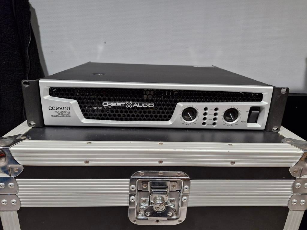 Crest cc2800, Ophalen of Verzenden, Zo goed als nieuw, 500 tot 1000 watt, P.A.