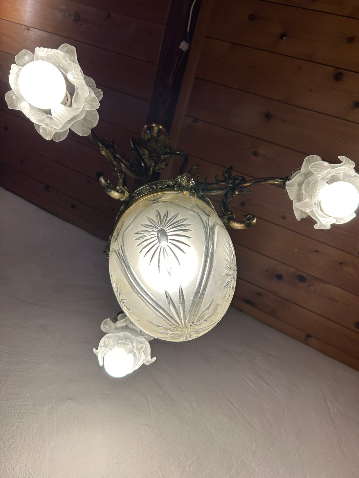 Franse vergulde 4 lichts hallamp met gesatineerde kappen, Ophalen, Zo goed als nieuw, Glas