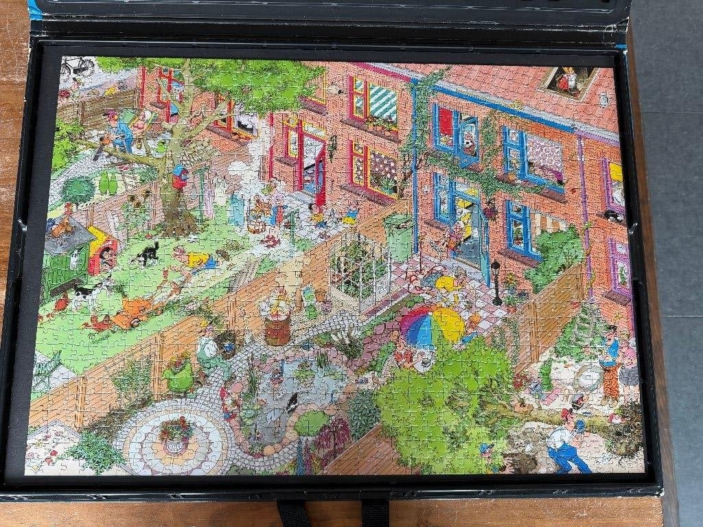 Haasteren Express gifts - Neighbours 1000 stukjes, Ophalen of Verzenden, 500 t/m 1500 stukjes, Gebruikt, Legpuzzel
