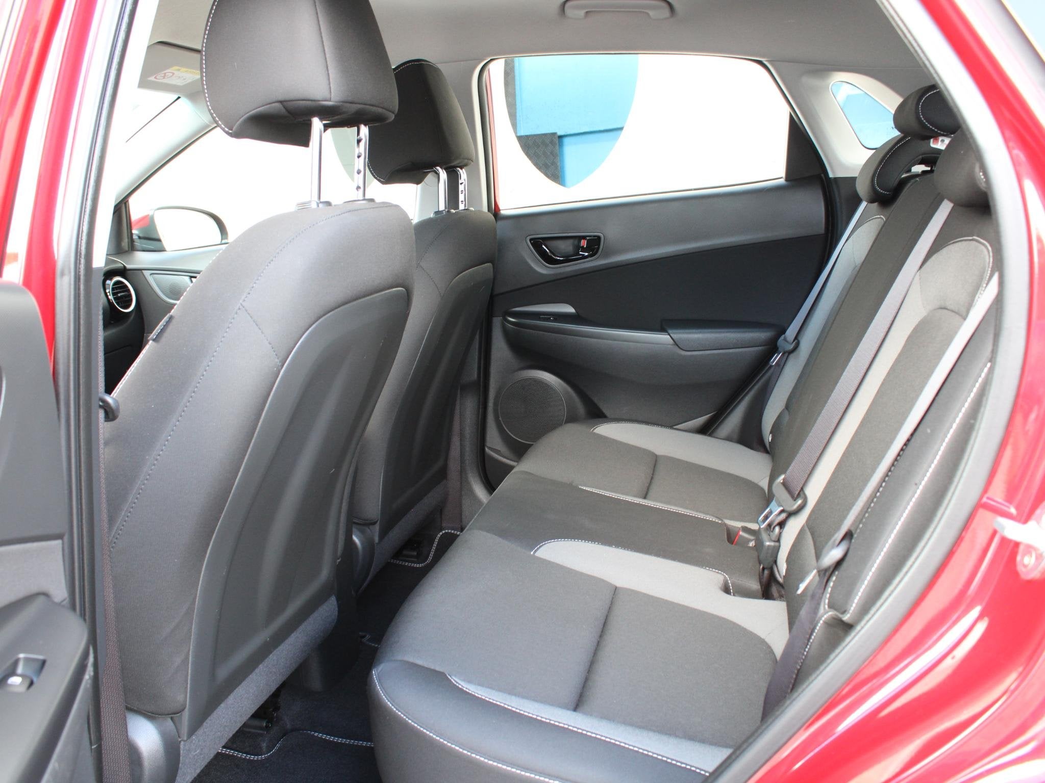 Foto 20 van Hyundai Kona 1.6 GDI HEV Comfort | APPLE CARPLAY | ACHTERUIT