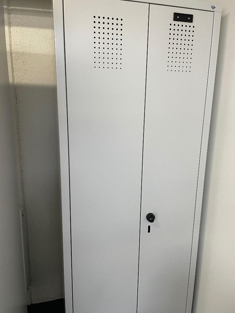 Metalen kledingkast / kleding locker 2 deuren, Ophalen, Met deur(en), Nieuw, 50 tot 100 cm