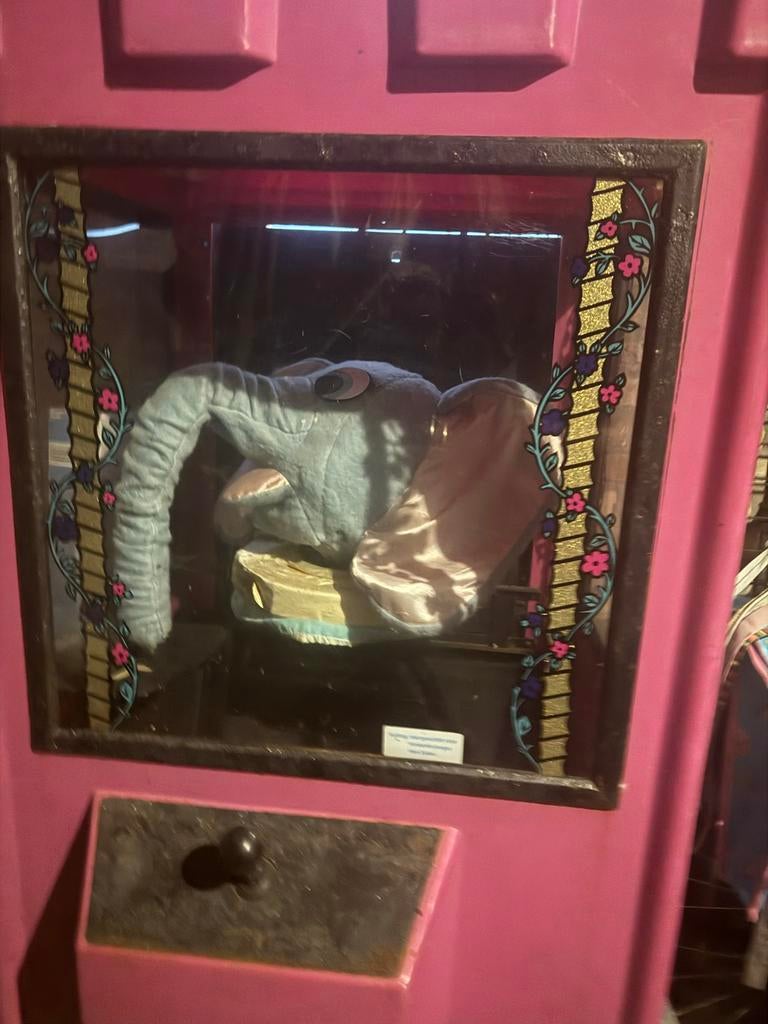 Vintage grijpmachine met olifantenknuffel, Verzamelen, Automaten | Overige, Ophalen of Verzenden, Gebruikt