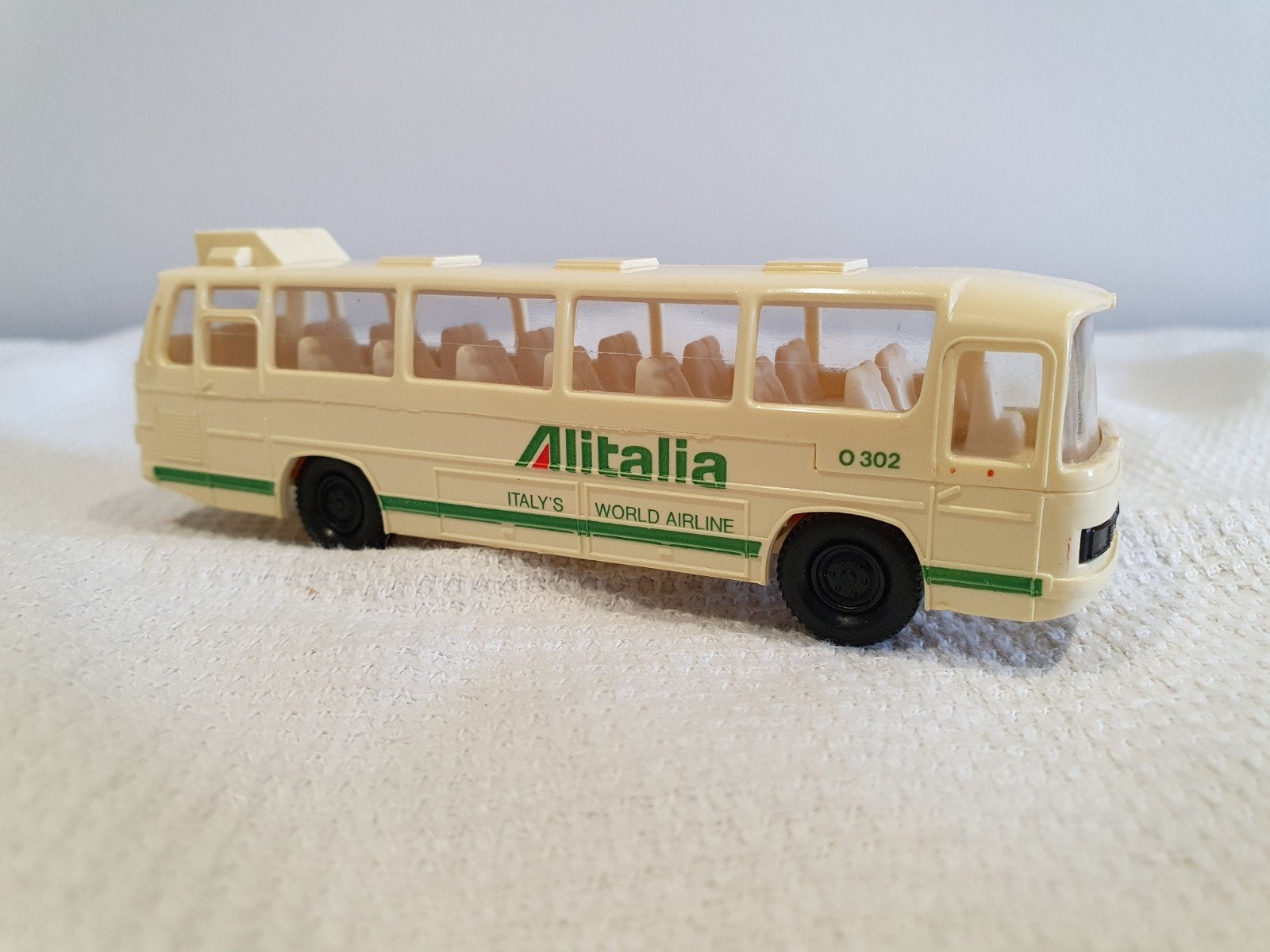 Mercedes-Benz O302 Alitalia bus 1:87, Ophalen of Verzenden, Gebruikt, Bus of Vrachtwagen