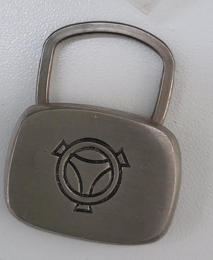 Sleutelhanger met uniek logo, Ophalen of Verzenden, Gebruikt, Overige typen