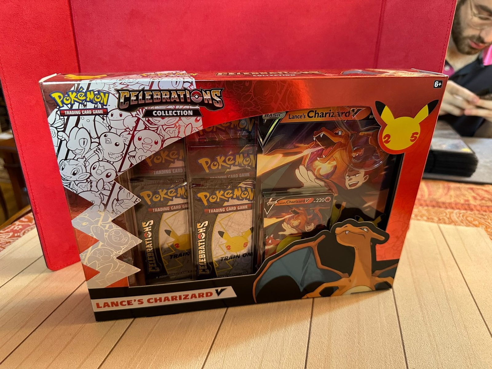 Lance’s Charizard 25th anniversary Celebrations box, Ophalen of Verzenden, Nieuw, Boosterbox, Foil