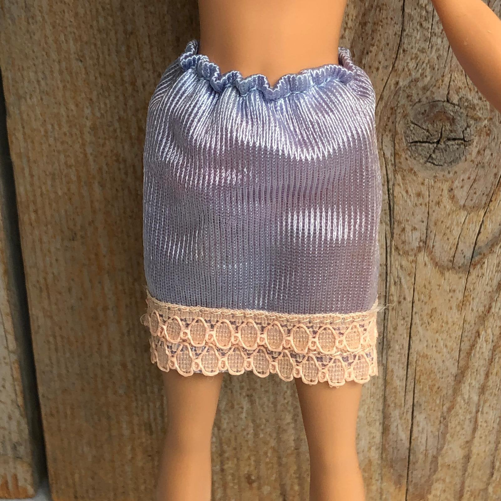 1977 Sindy 44292 Blauwe rok kant Little Things, Ophalen of Verzenden, Zo goed als nieuw, Barbie