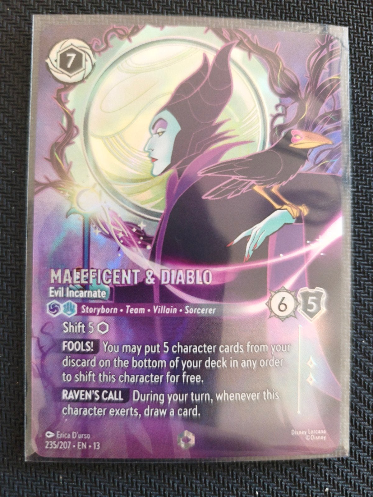 235 Maleficent & Diablo Enchanted Disney Lorcana, Hobby en Vrije tijd, Verzamelkaartspellen | Overige, Ophalen of Verzenden, Zo goed als nieuw