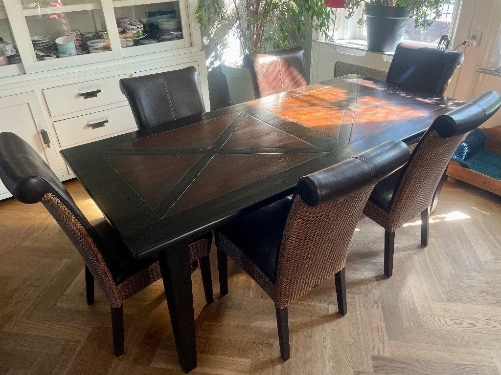 Massief houten eettafel met zes stoelen., Ophalen, Overige materialen, Gebruikt, 200 cm of meer