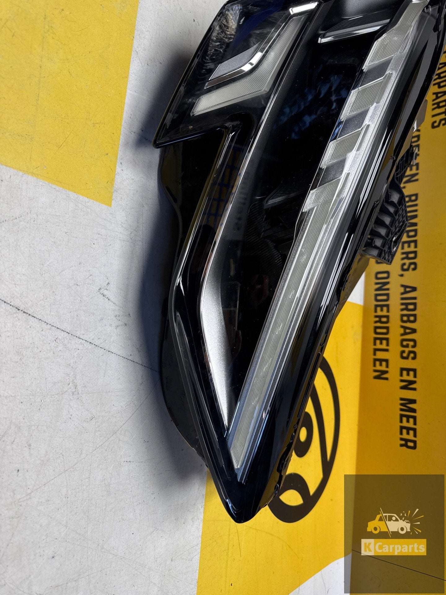 Audi A3 8Y Voll Led Koplamp Rechts Voor 8Y0941034, Gebruikt, AUDI AG, Auto-Union-Strasse 1
85045  Ingolstadt, DE, Kundenbetreuung@audi.de