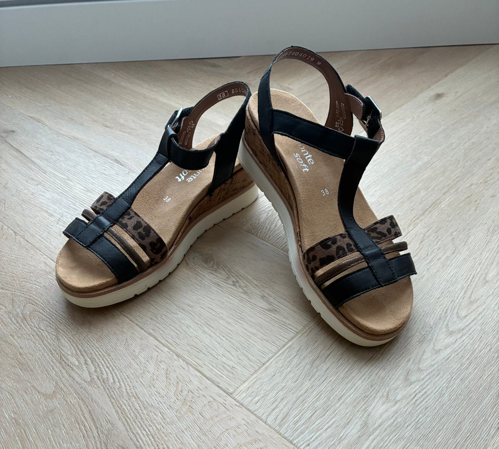 Mooie sandalen met sleehak en luipaardprint mt 38 Remonte, Kleding | Dames, Schoenen, Ophalen, Zwart, Remonte, Sandalen of Muiltjes
