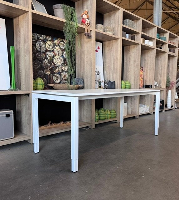 Instelbaar bureau / tafel met schroef, 75€/st, 2st, Demontabel, Gebruikt, 180 cm, Spaanplaat of MDF