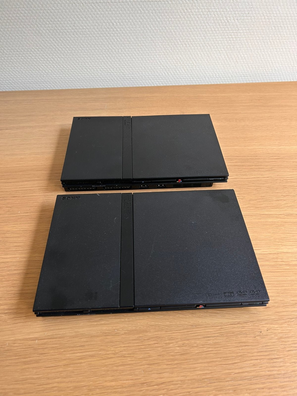 2x PlayStation 2 Slim (SCPH-77004) - (Losse bodies), Gebruikt, Zwart, Ophalen of Verzenden, Zonder controller