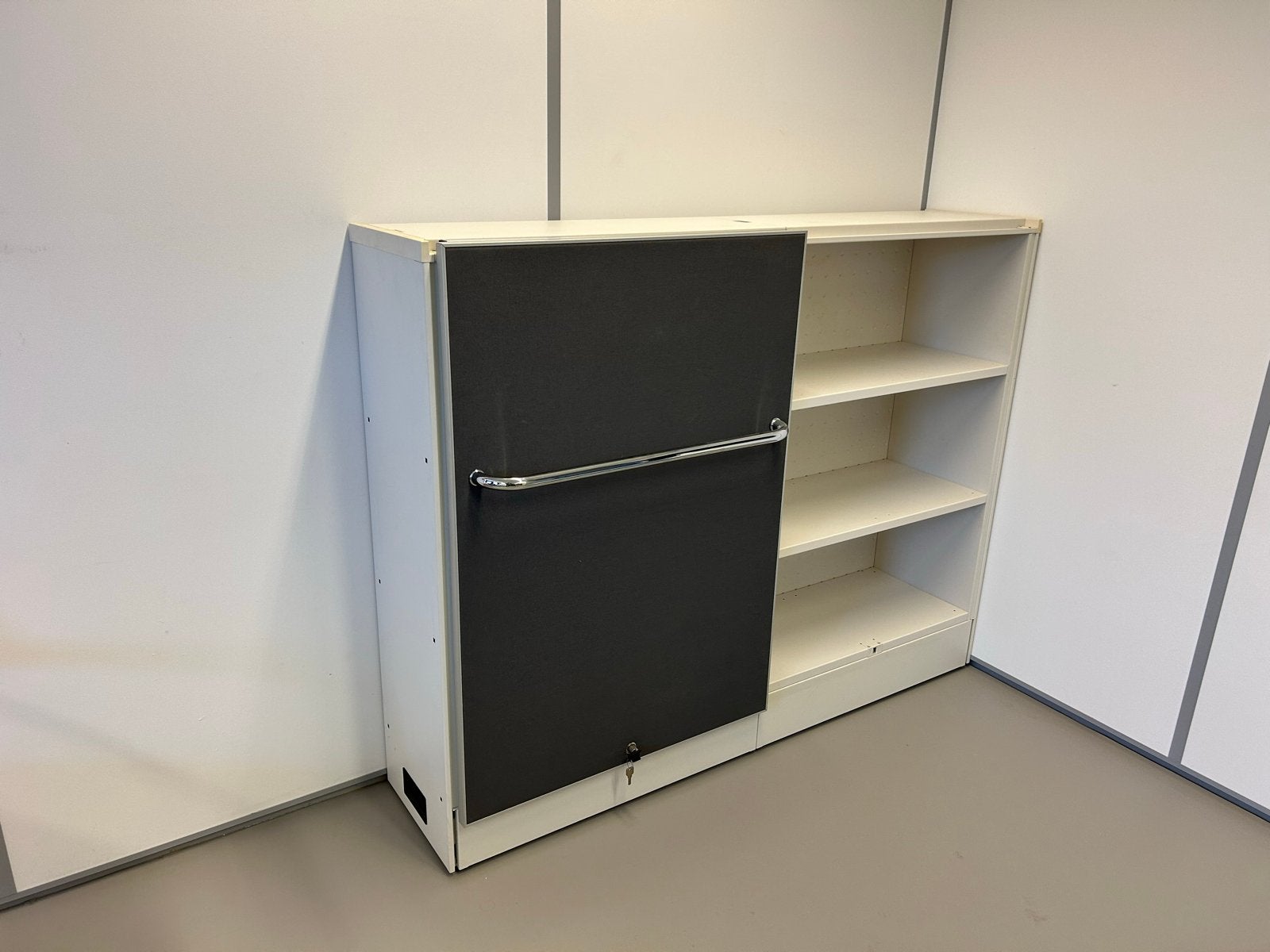 Vitra Opbergkast met Schuifdeur - Wit/Antraciet, Ophalen, Gebruikt