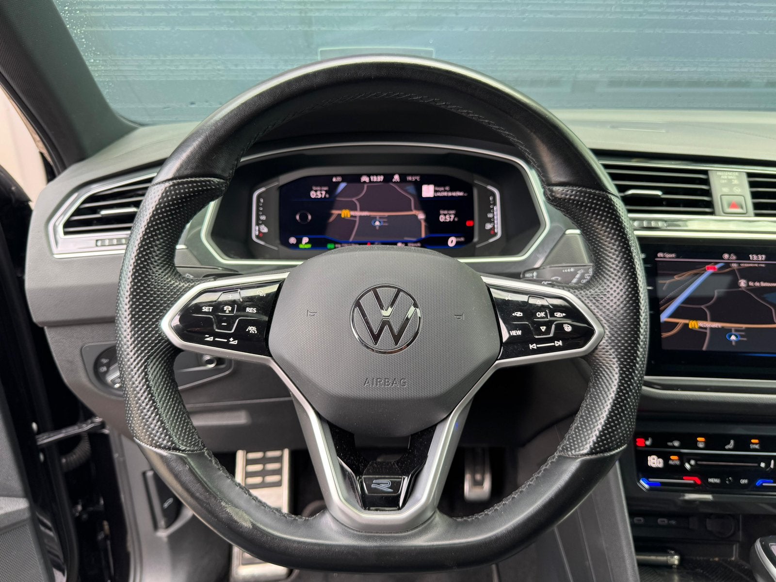 Foto 19 van Volkswagen Tiguan 1.4 TSI eHybrid R-line PANO / HUD / VOL