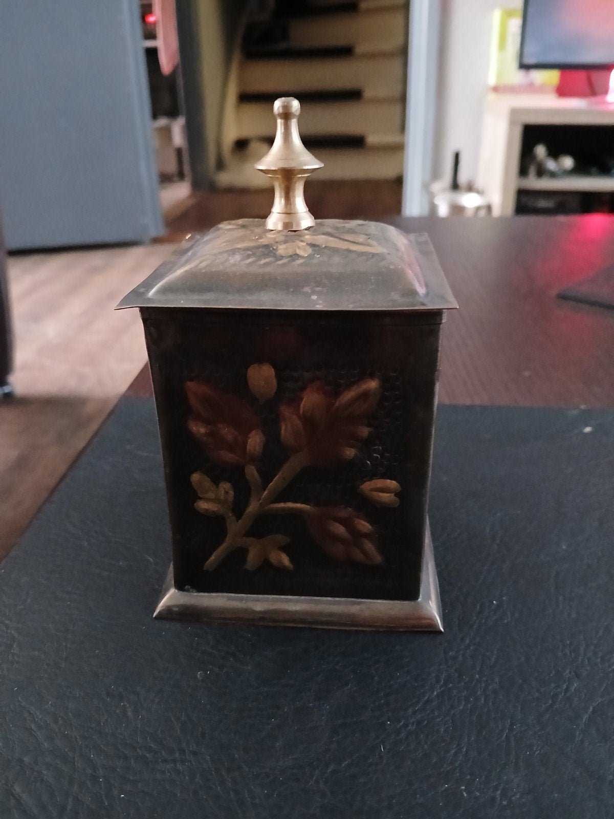 Antieke koperen theebusje met bloemmotief, Ophalen of Verzenden