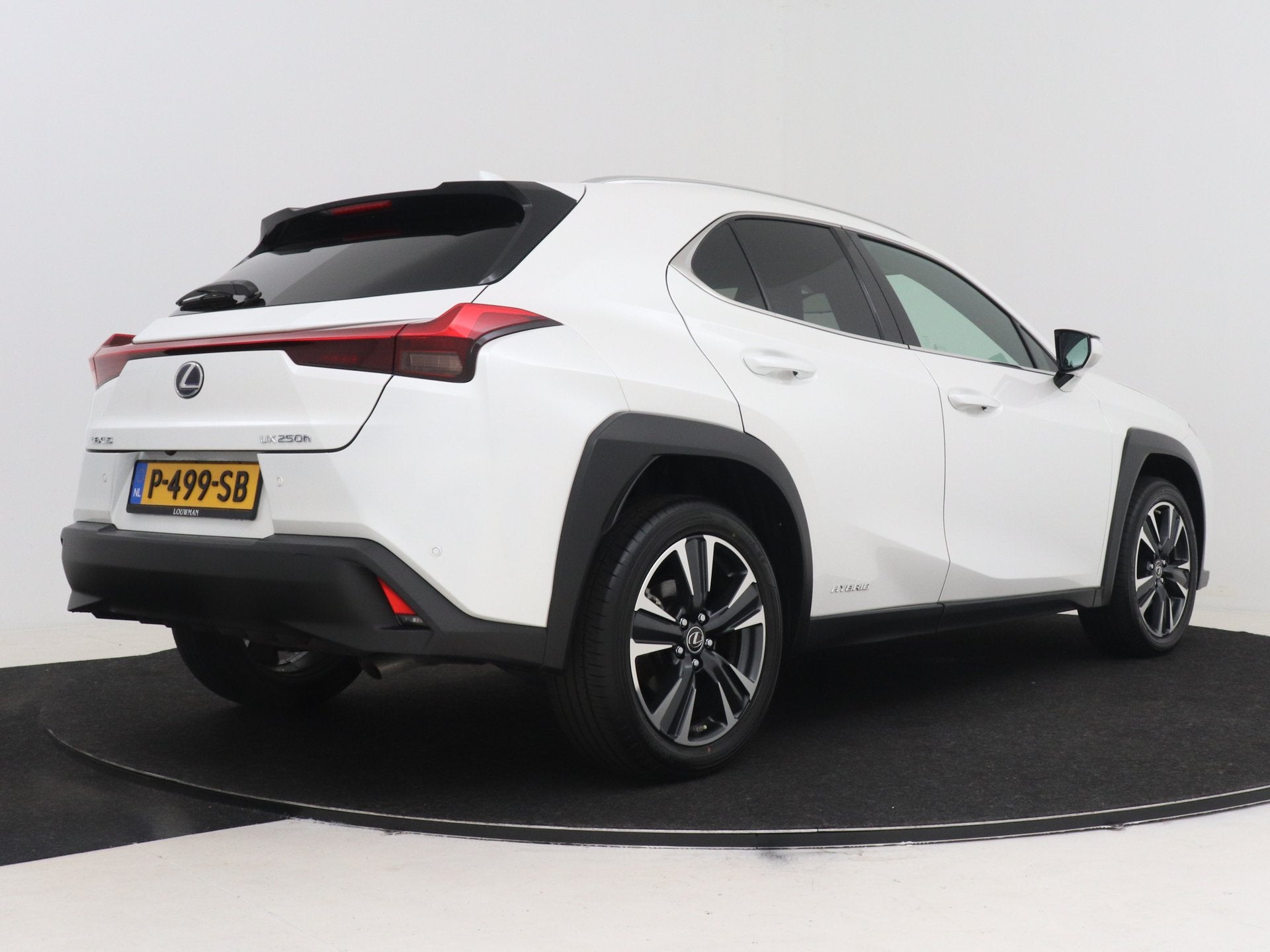 Lexus UX 250h Preference Line | Dealer Onderhouden | Blind S, Auto's, Lexus, Stof, Gebruikt, 4 cilinders, Wit