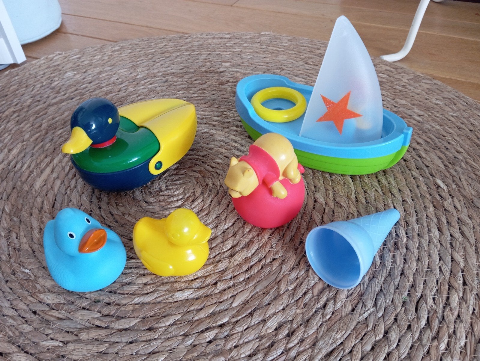Leuk badspeelgoed setje: boot, eendjes, beertje, ijshoorntje, Kinderen en Baby's, Speelgoed | Badspeelgoed, Ophalen of Verzenden