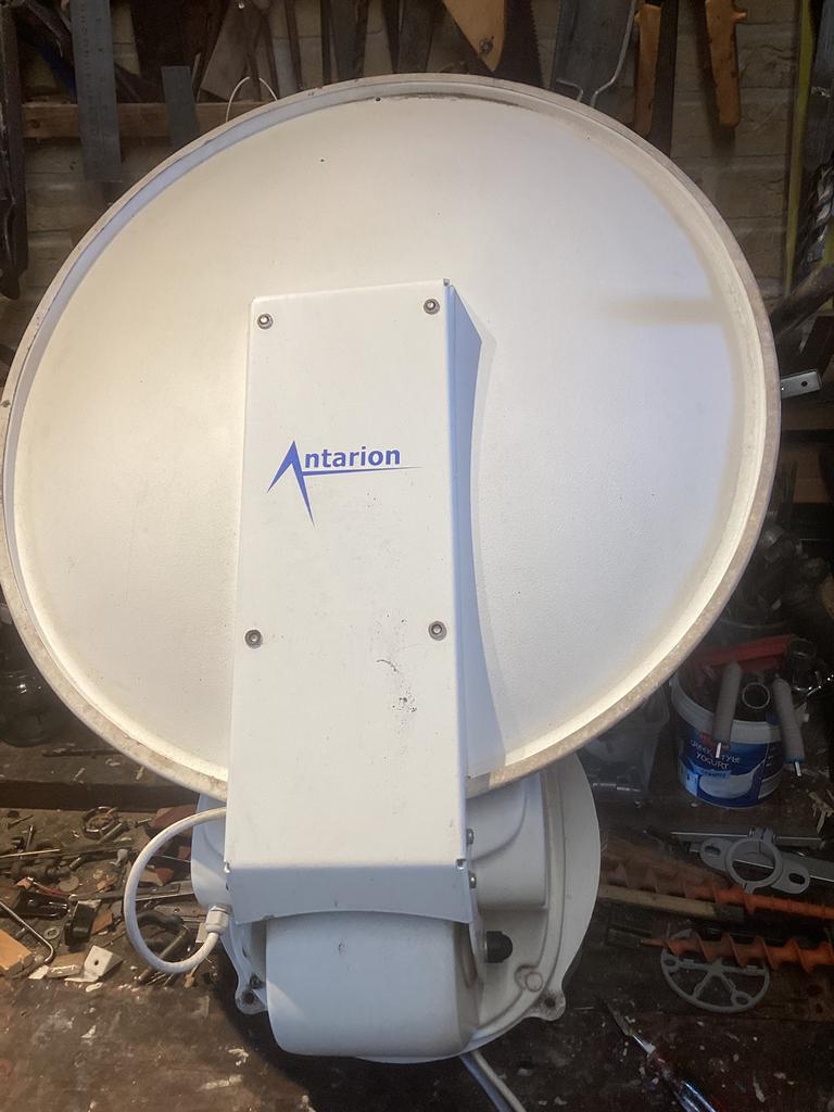 Schotelantenne voor camper., Ophalen, Gebruikt, Overige merken