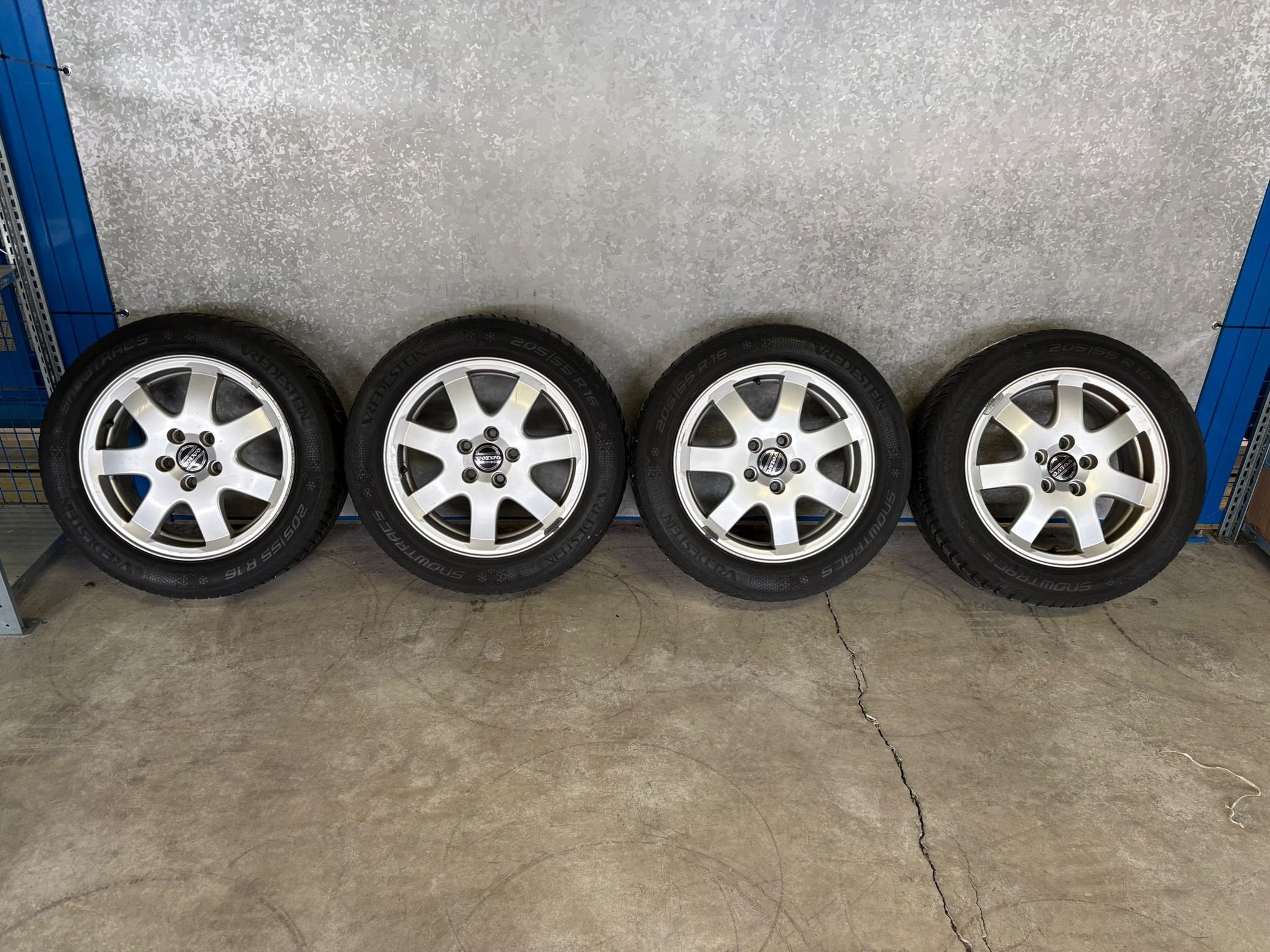 16'' 7-Spaaks Silver - V50 - Vredestein Snowtrac - 205/55 R1