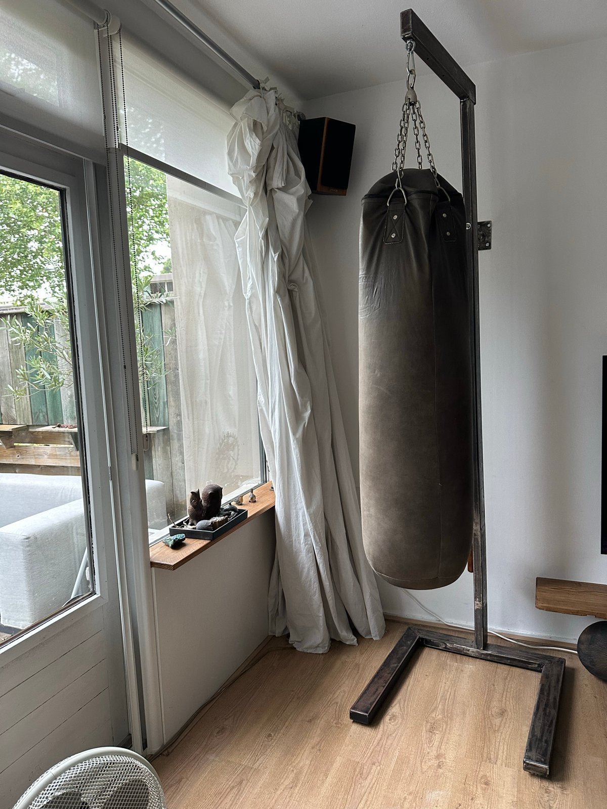 Rumble Leren Bokszak 130cm met Zware Metalen Muursteun, Sport en Fitness, Vechtsporten en Zelfverdediging, Gebruikt, Overige, Vechtsportmateriaal