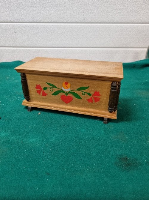 Kistje van hout beschilderd met bloemen 1977, Ophalen of Verzenden, 'T Olde Gre-j, Info@toldegrej.nl, Endepoelstraat 20f Didam