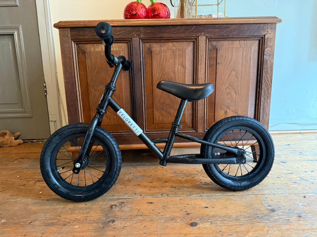 Veloretti loopfiets zwart - Stoer en klaar voor avontuur, Ophalen, Gebruikt, Loopfiets