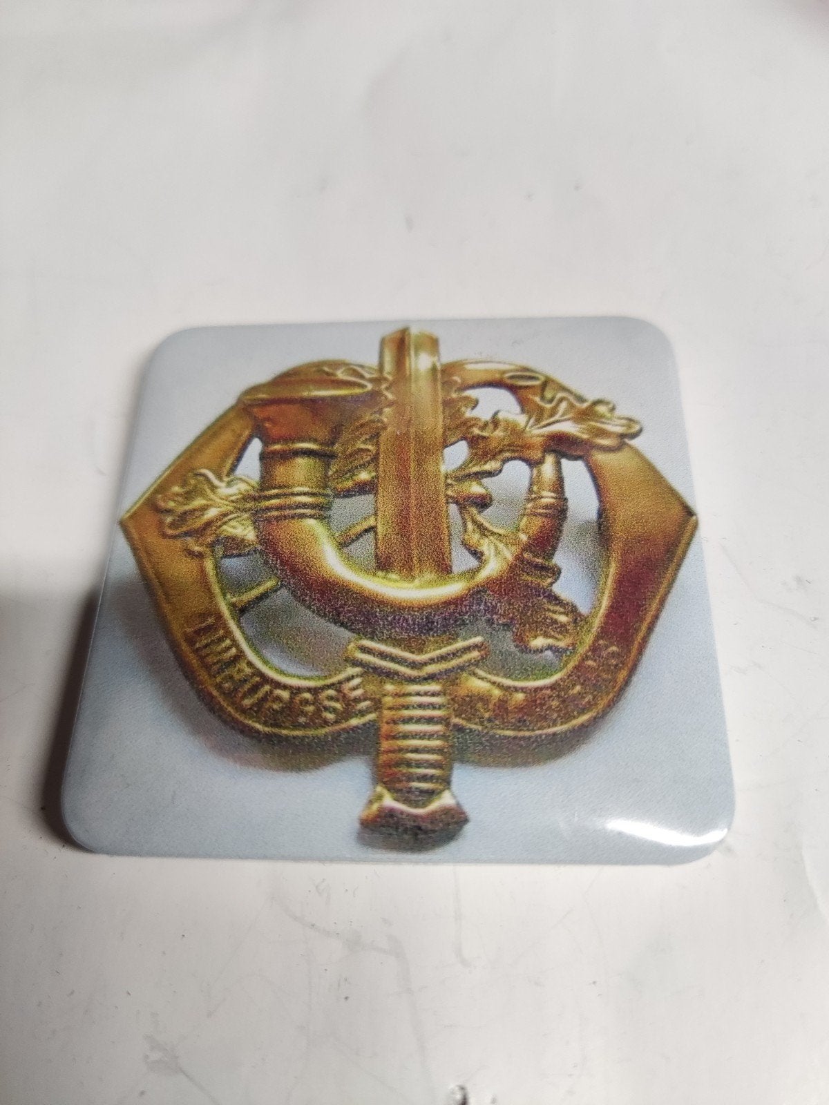 oud baretembleem BLJ, magneet, Verzamelen, Ophalen of Verzenden, Landmacht, Nederland, Embleem of Badge