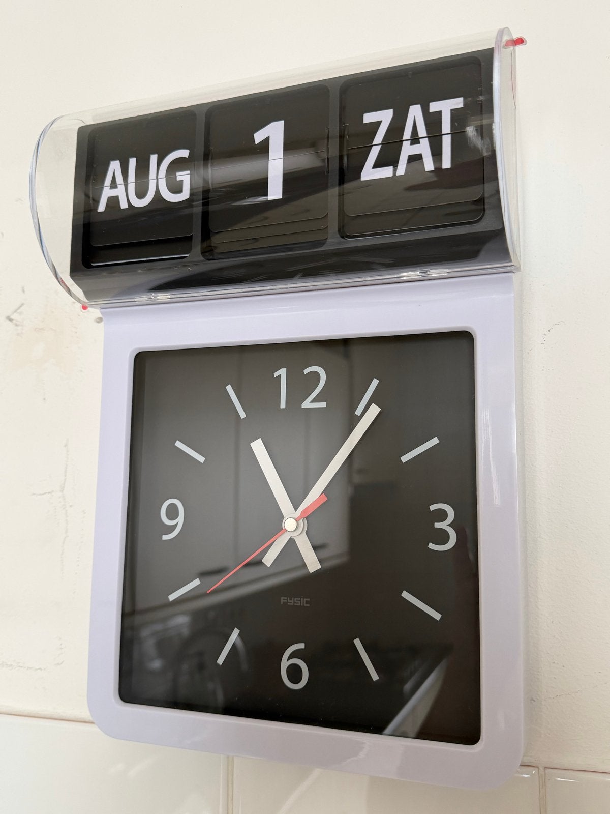 Fysic FK800 Wandklok met dag- en datumweergave, Wandklok, Wit, Ophalen of Verzenden, Zo goed als nieuw